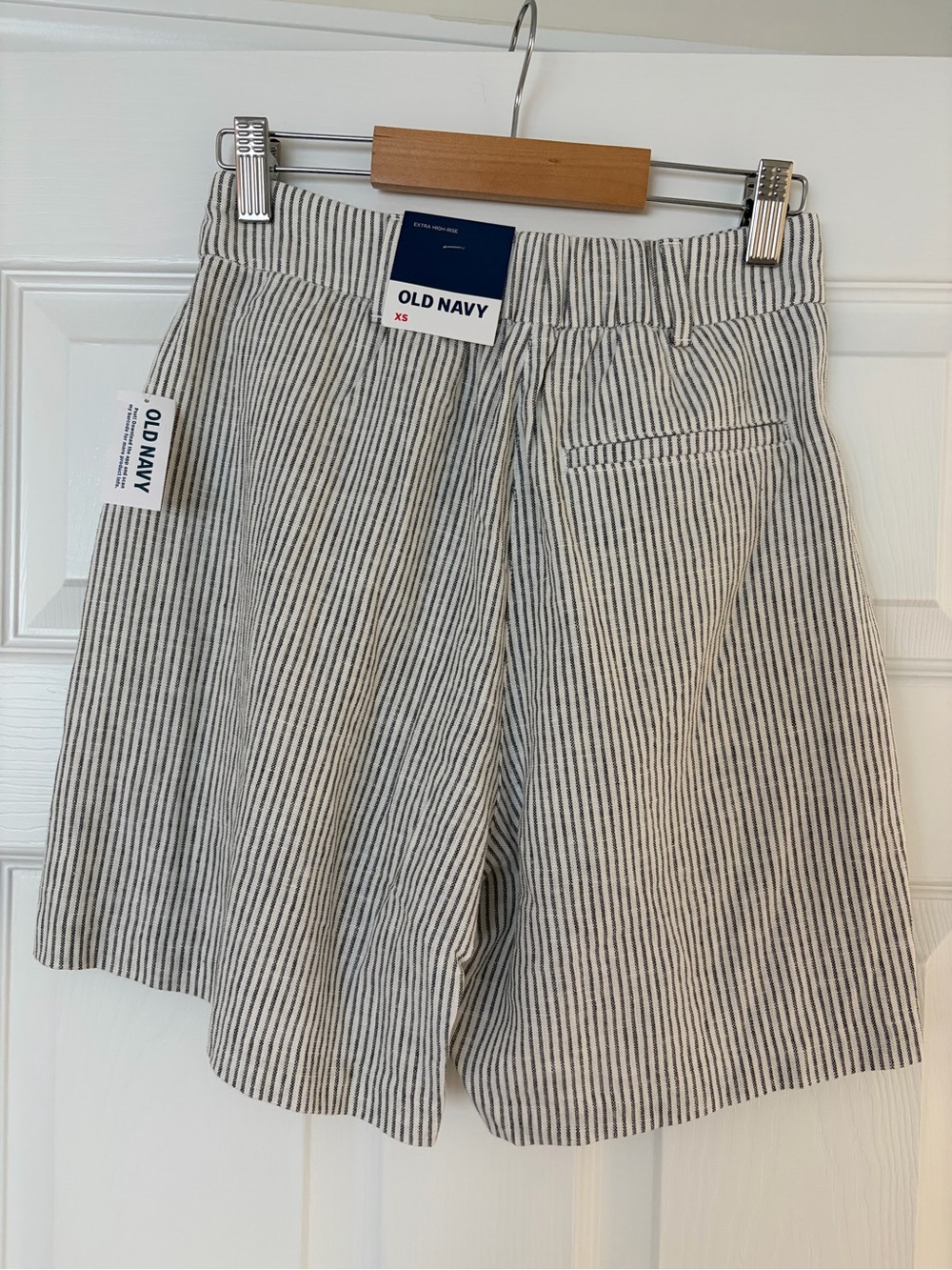 Old Navy Black and White Striped High-Waist Shorts with Pockets - Picture 2 of 3